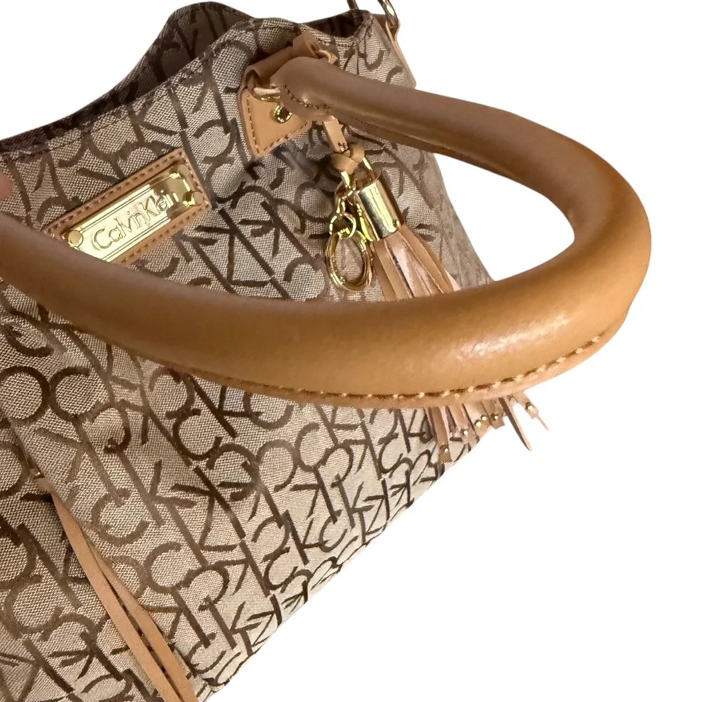Calvin Klein Canvas khaki and tan signature logo shoulder/crossbody bag. NWOT - Picture 3 of 11
